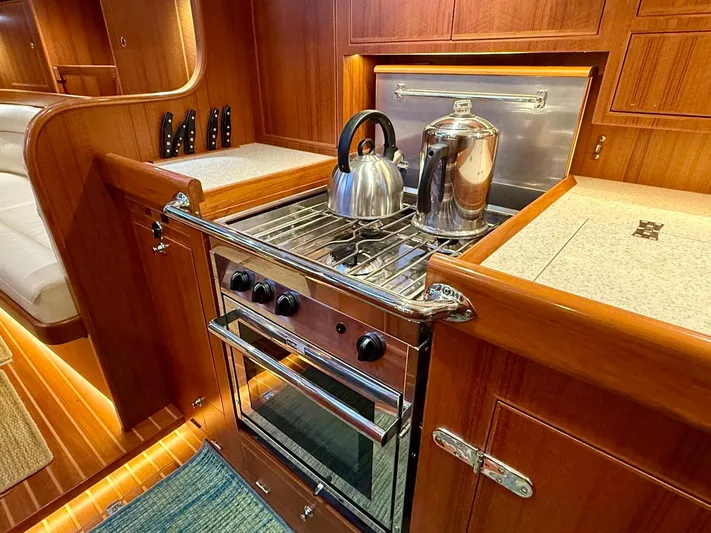 Hylander Yacht Photos Pics 