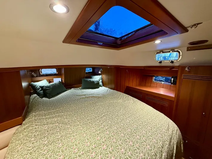 Hylander Yacht Photos Pics 