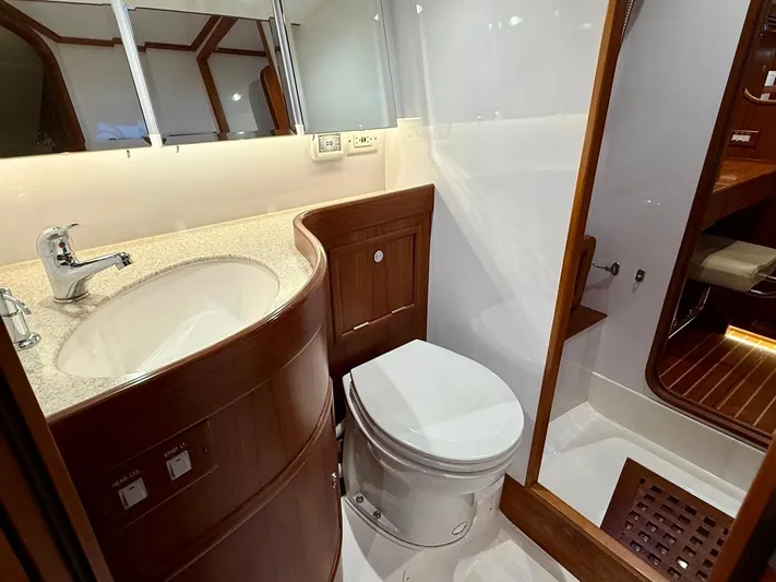 Hylander Yacht Photos Pics 