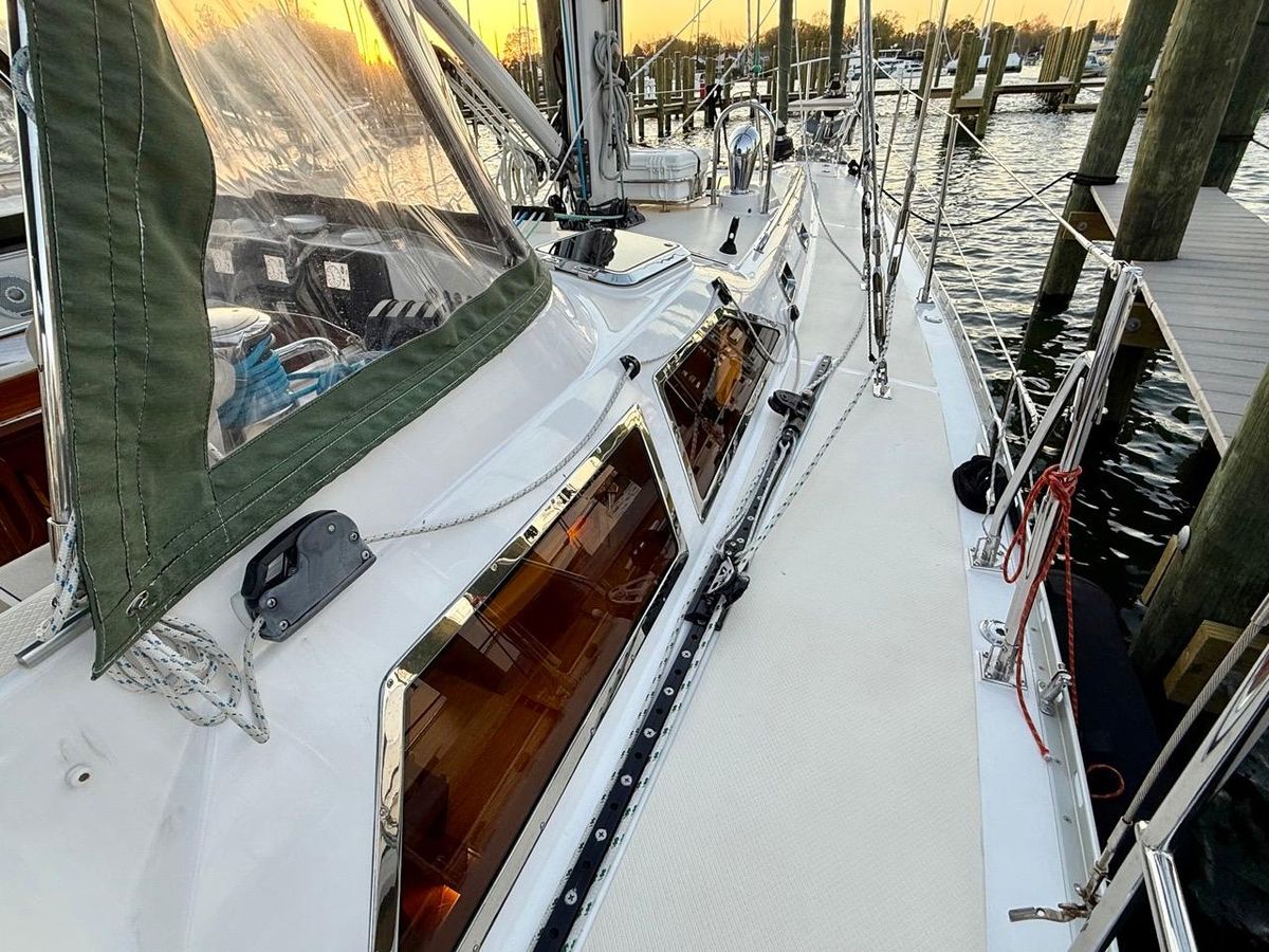 2021 Hylas 46 