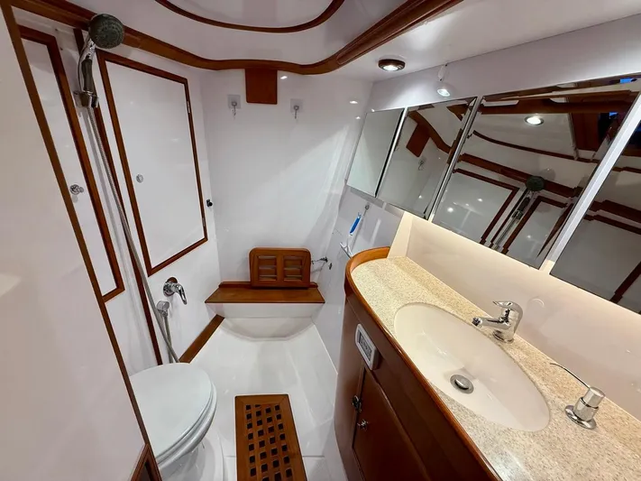 Hylander Yacht Photos Pics 