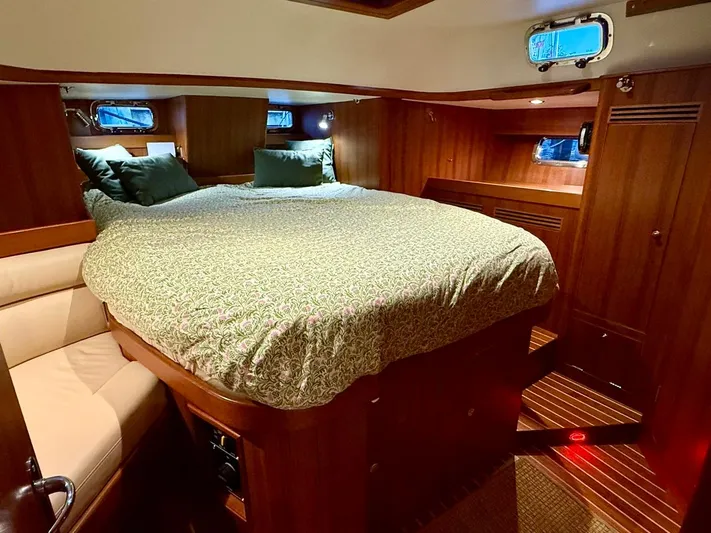 Hylander Yacht Photos Pics 