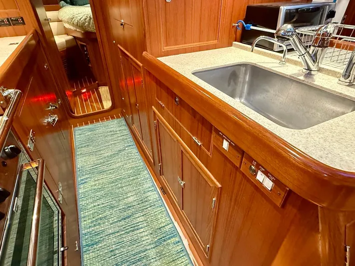 Hylander Yacht Photos Pics 