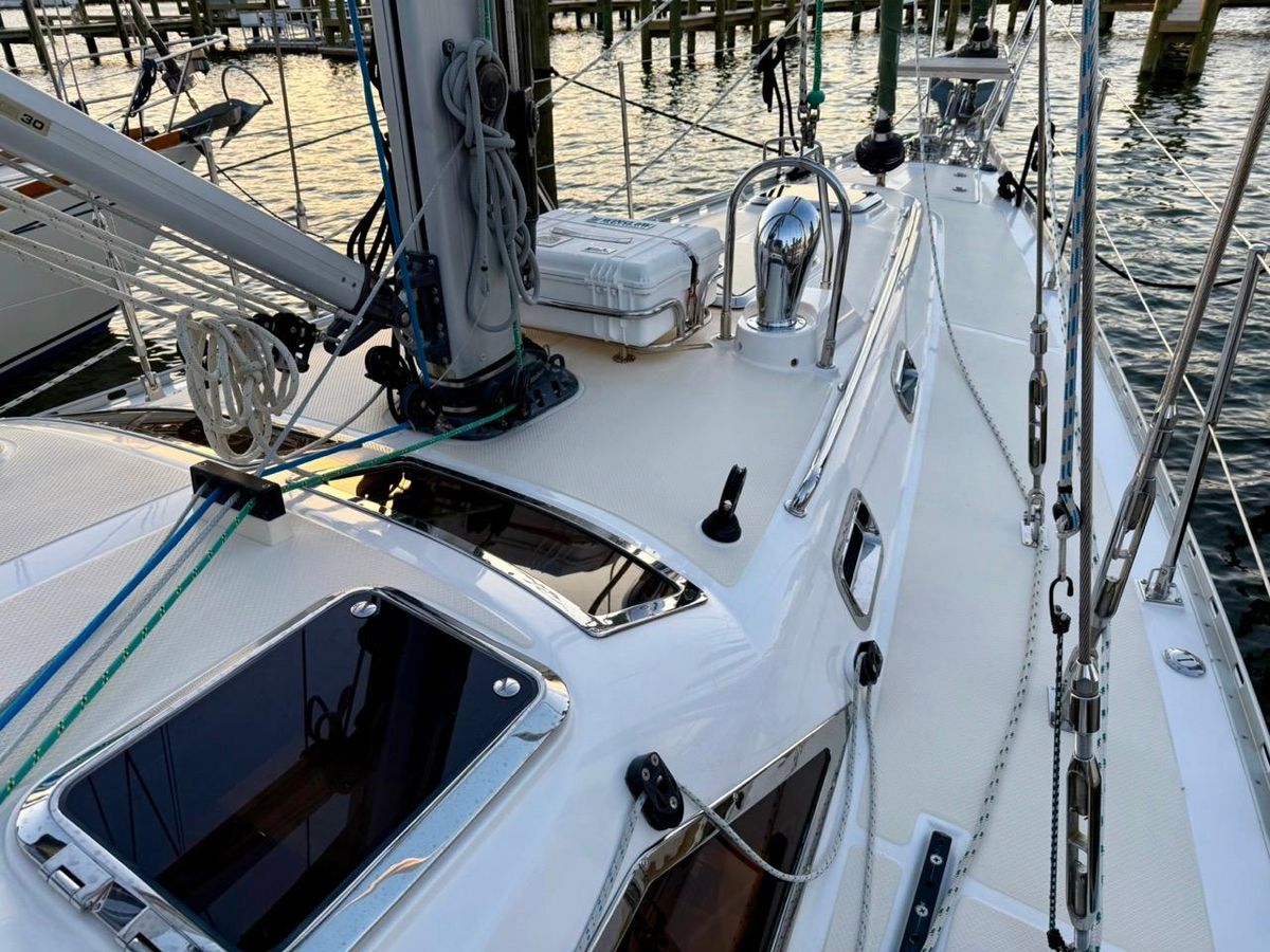 2021 Hylas 46 