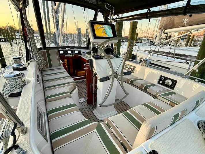 Hylander Yacht Photos Pics 