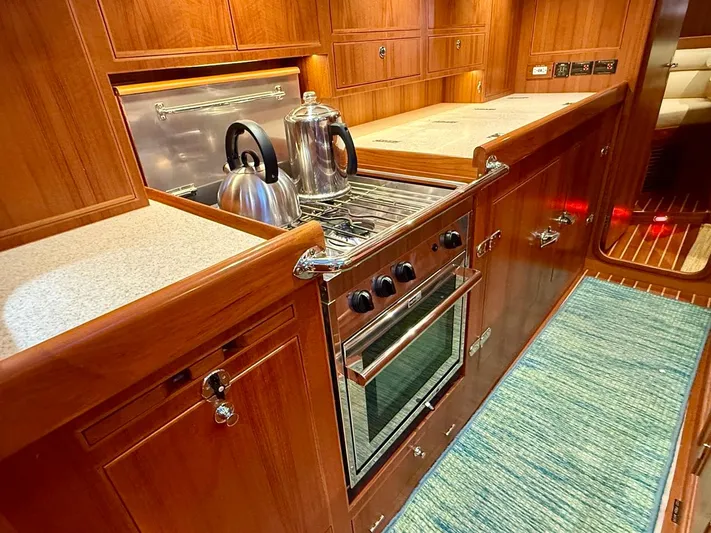 Hylander Yacht Photos Pics 