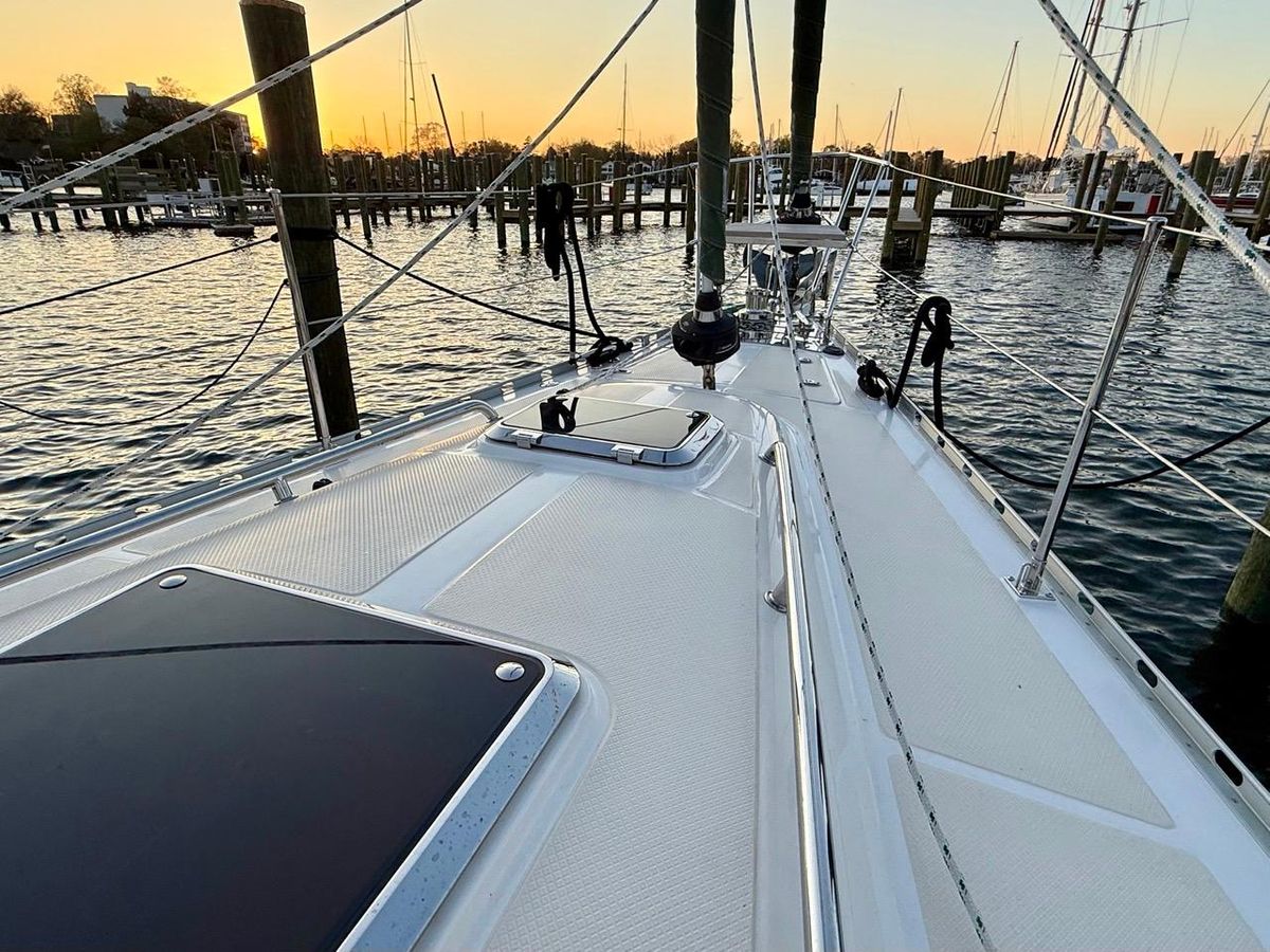 2021 Hylas 46 