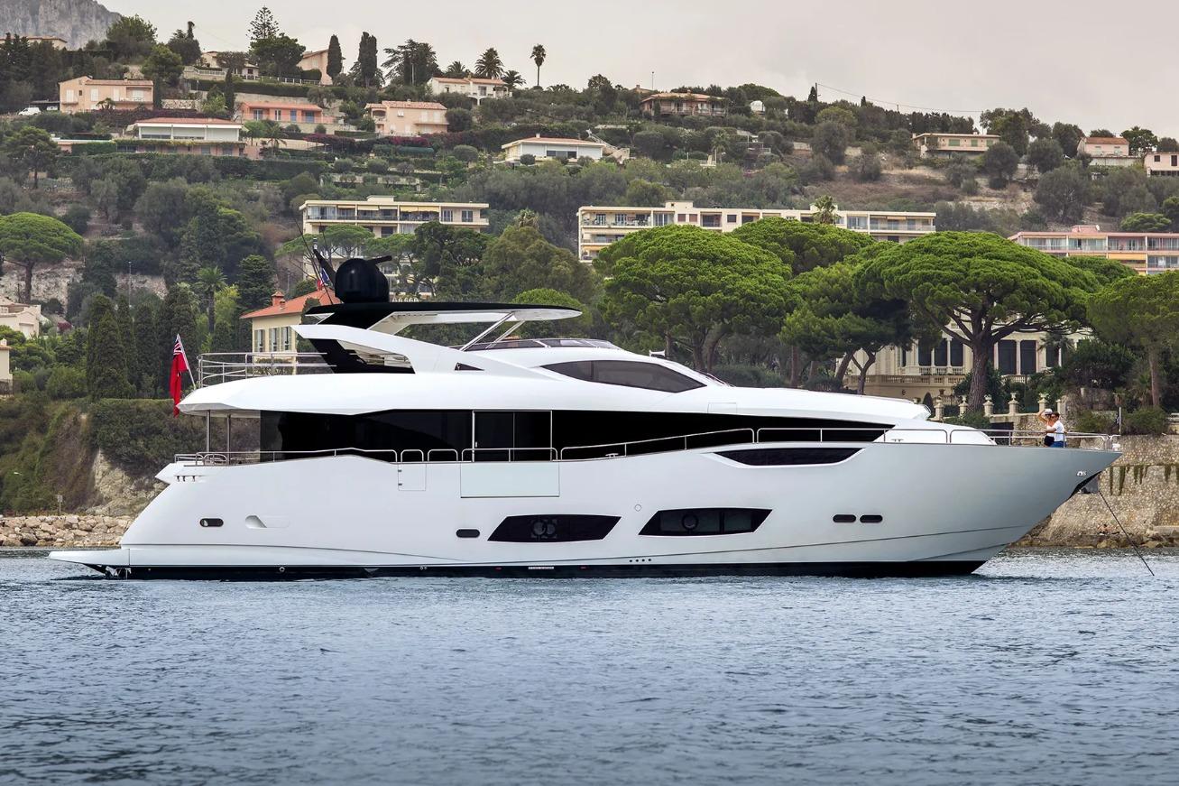 2021 Sunseeker 95 Yacht