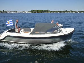 2015 Intender 760