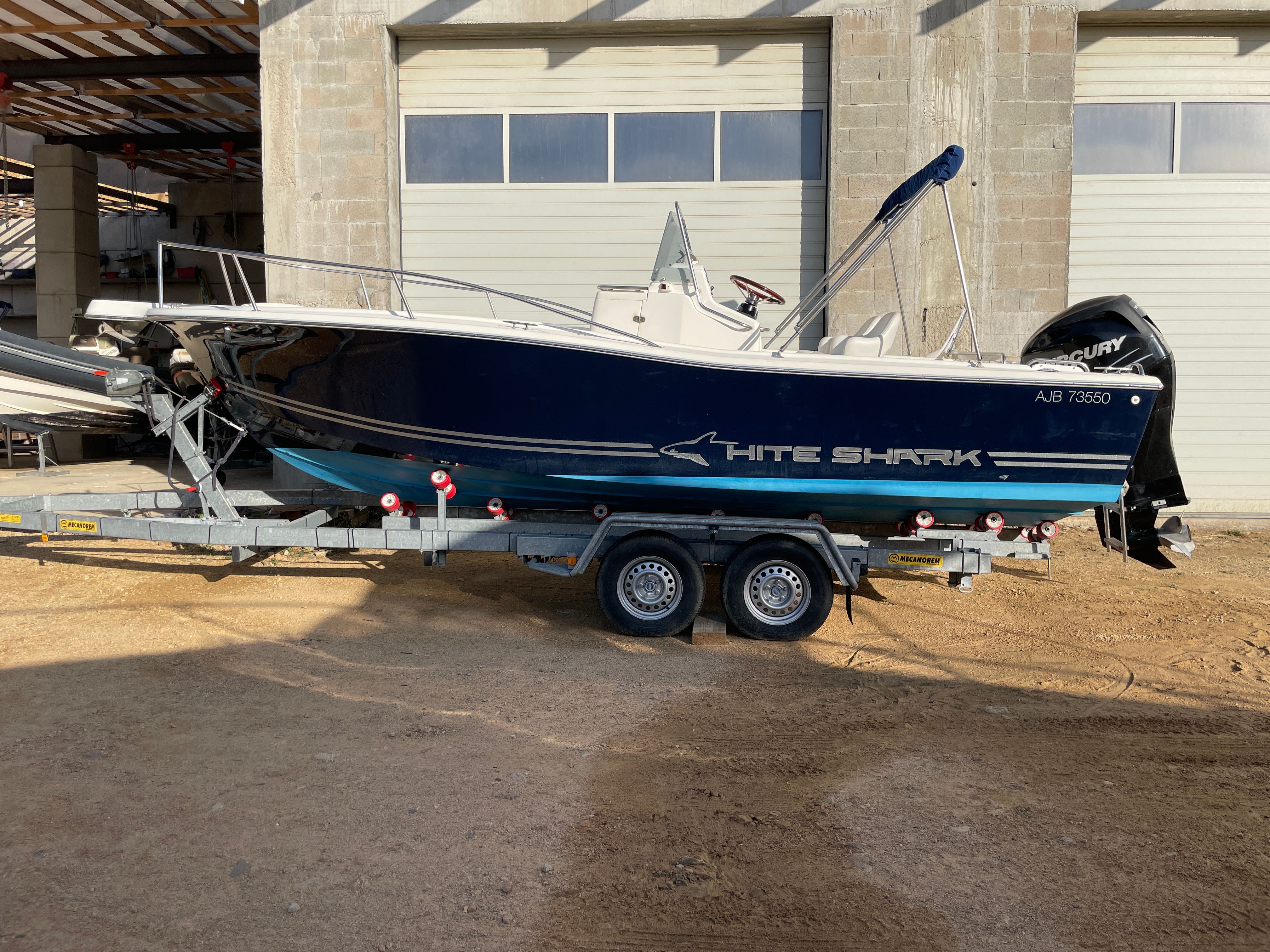 2002 White Shark 225