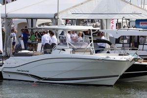 2023 Jeanneau 9.0 Center Console