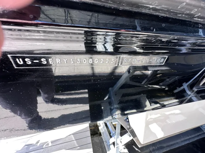 Yacht Photos Pics 2023 Sea Ray SLX 400 OB boat hull identification number close-up.