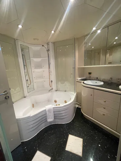 Sarah Sea Yacht Photos Pics 