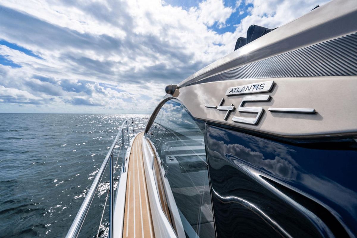 2020 Azimut 47 