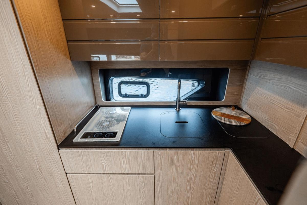 2020 Azimut 47 
