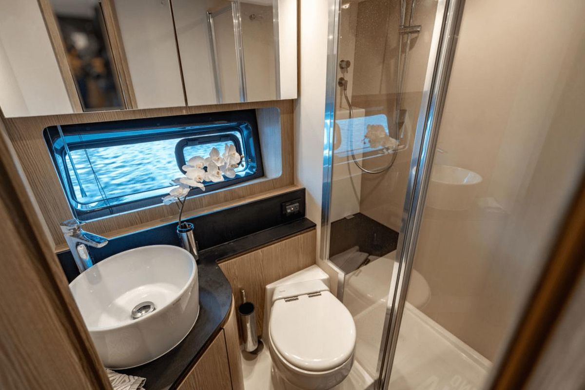 2020 Azimut 47 