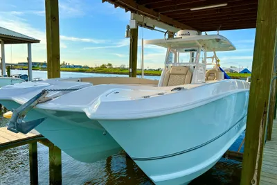 Twin Vee 340 GFX CC