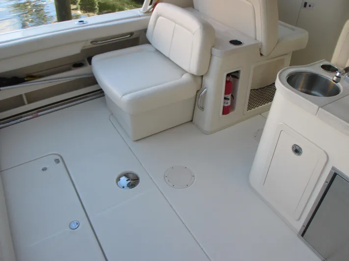  Yacht Photos Pics 2018 Grady-White Freedom 307 boat interior with seating and sink.