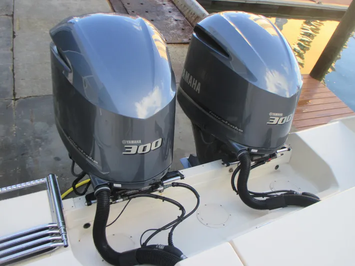  Yacht Photos Pics Twin Yamaha 300 outboard engines on a 2018 Grady-White Freedom 307 boat.