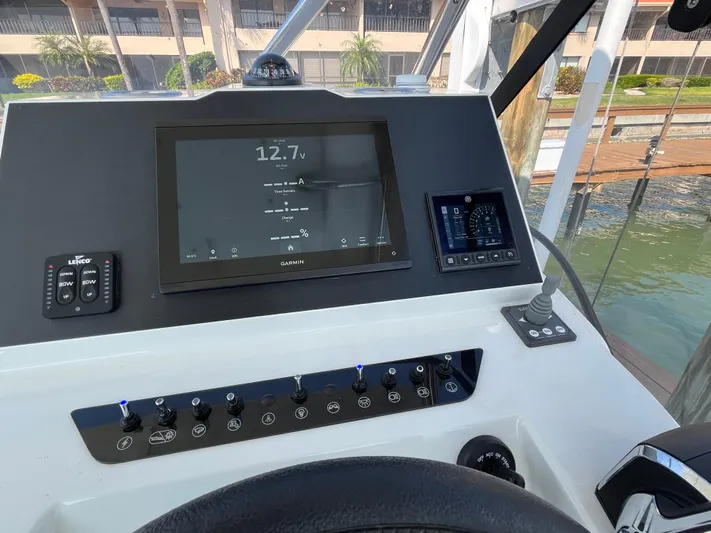  Yacht Photos Pics Helm of 2024 Beneteau 29' Flyer 9 SUNdeck with modern navigation controls.