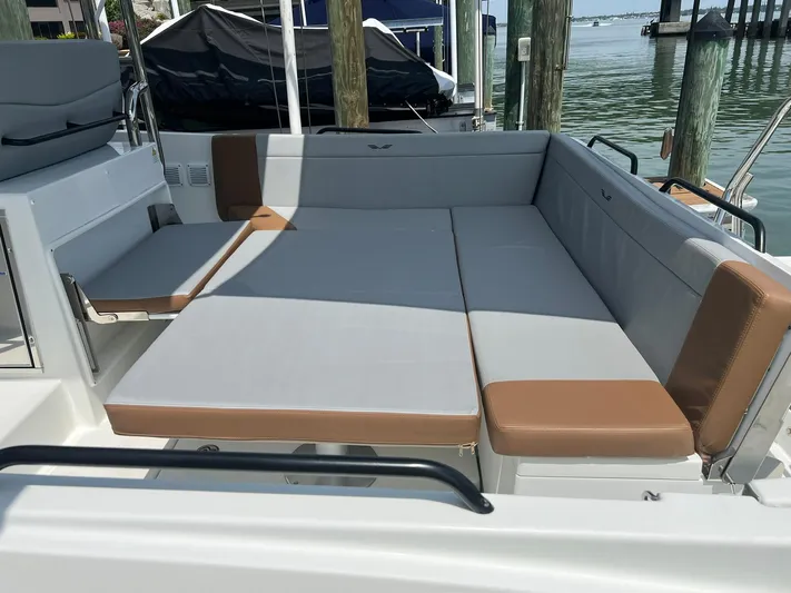  Yacht Photos Pics 2024 Beneteau 29' Flyer 9 SUNdeck with spacious seating and sunbathing area.