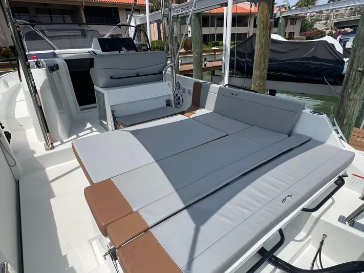  Yacht Photos Pics 2024 Beneteau 29' Flyer 9 SUNdeck with spacious seating and modern design.