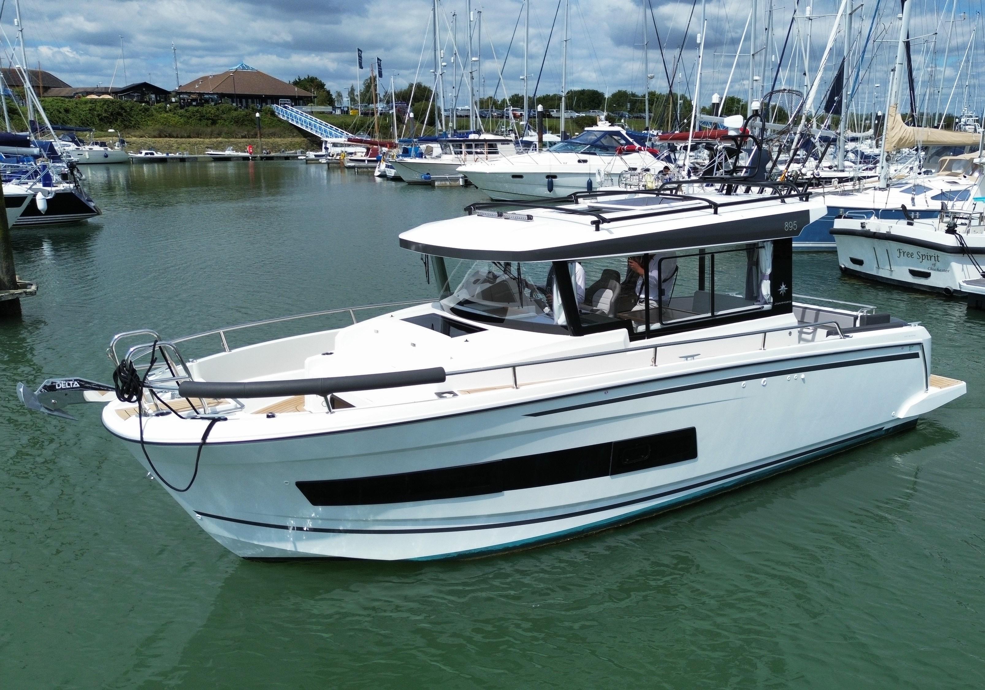2021 Jeanneau Merry Fisher 895 Offshore