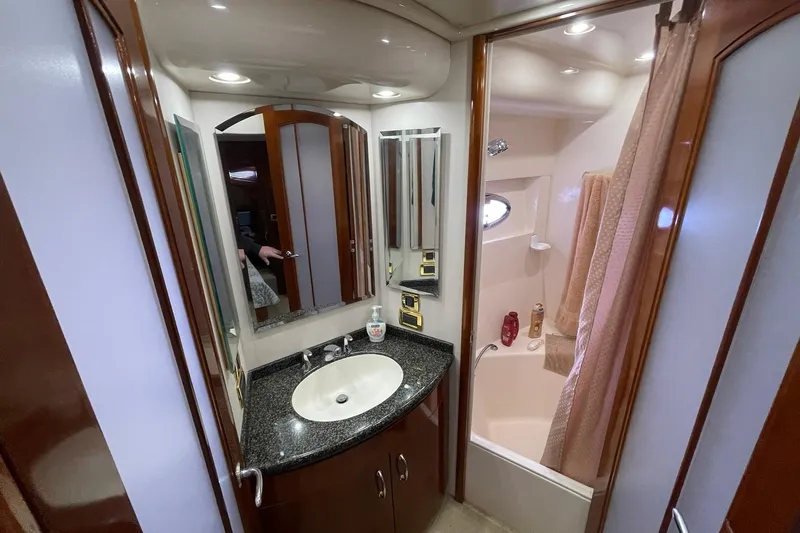 Sea Spirit Yacht Photos Pics MASTER TUB & SHOWER WITH VANITY & SINK
