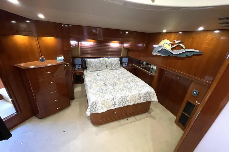 Sea Spirit Yacht Photos Pics MASTER STATEROOM OVERVIEW LOOKING TO STBD.