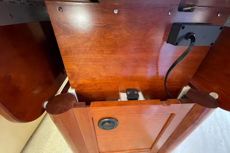 Sea Spirit Yacht Photos Pics HIGH/LOW TABLE POWER BUTTON FOR ACTUATOR