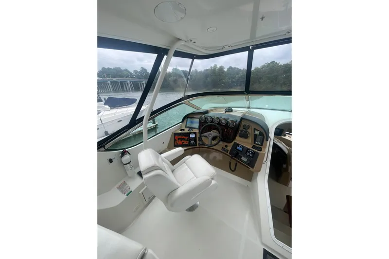 Sea Spirit Yacht Photos Pics FLYBRIDGE HELM OVERVIEW