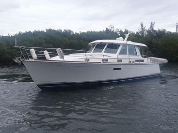 2016 48' Sabre-48 Salon Express Fort Lauderdale, FL, US