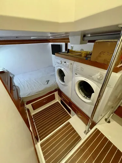 Happy Days Yacht Photos Pics 