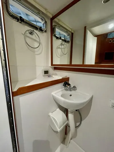 Happy Days Yacht Photos Pics 