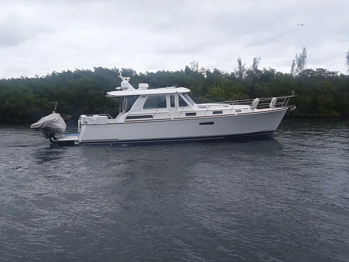 Happy Days Yacht Photos Pics 