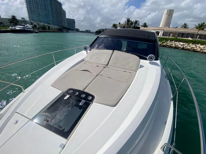 2022 Fairline Targa 50 Gt Yacht Photos Pics 2022 Fairline Targa 50 GT yacht on turquoise water, featuring a spacious sun deck.