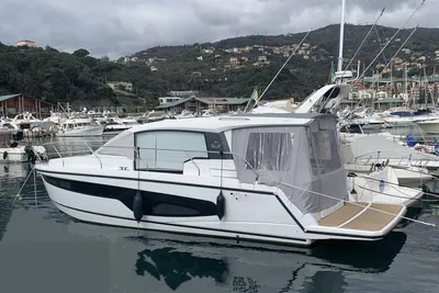 Sealine C335