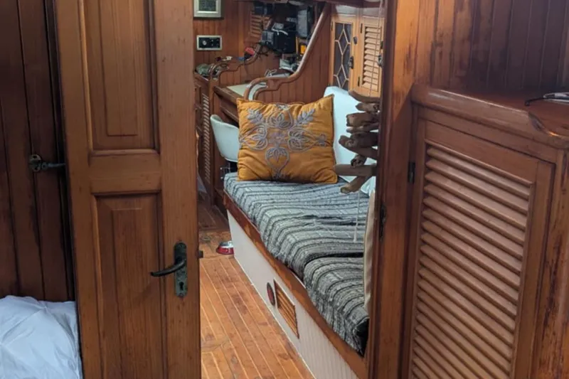 Siren Yacht Photos Pics 