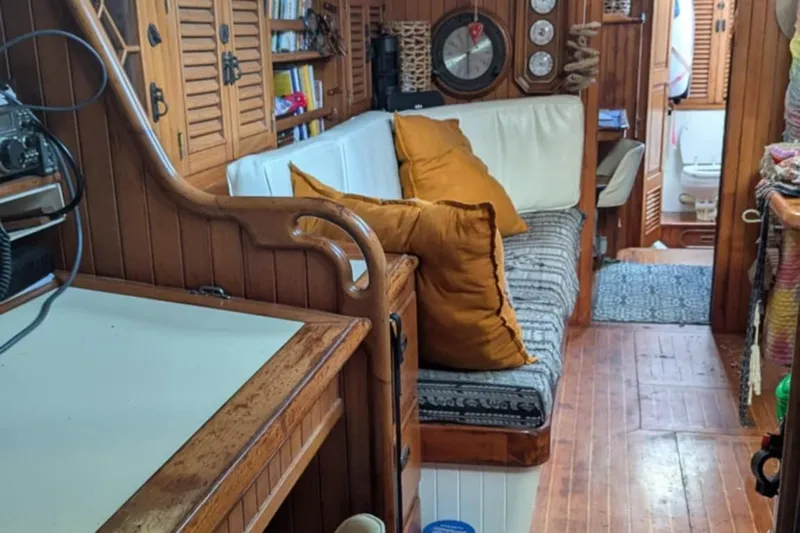 Siren Yacht Photos Pics 