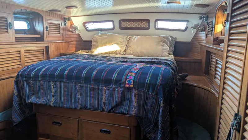 Siren Yacht Photos Pics 