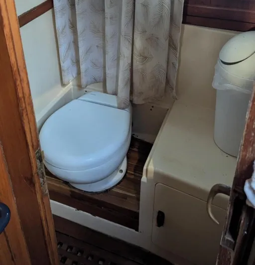 Siren Yacht Photos Pics 