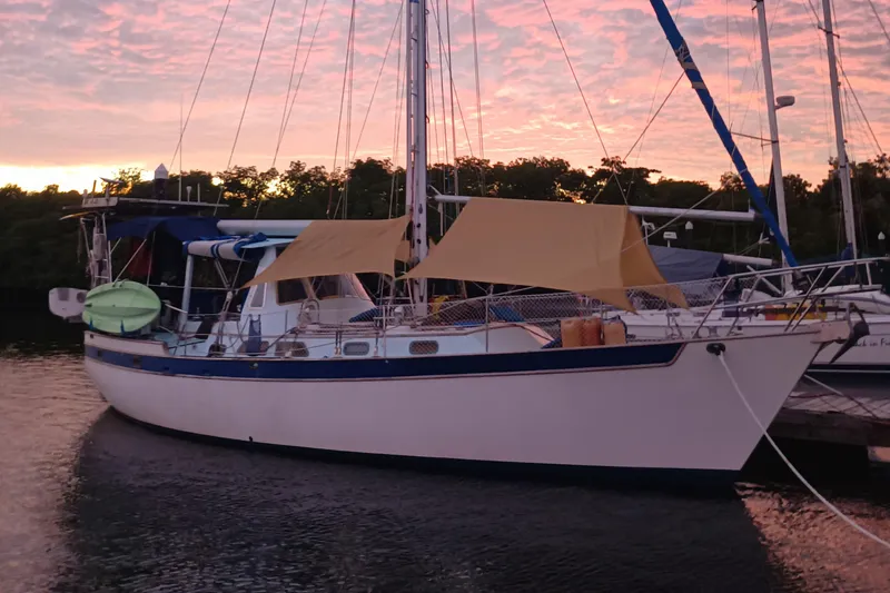 Siren Yacht Photos Pics 