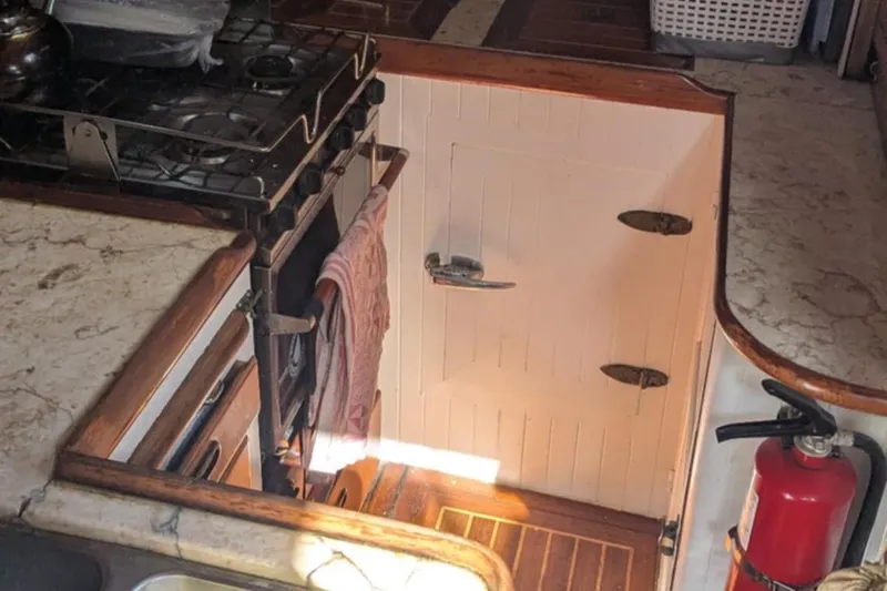 Siren Yacht Photos Pics 