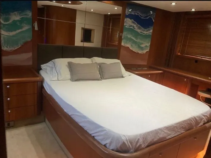 Pura Vida Yacht Photos Pics Luxurious bedroom on a 2007 Sunseeker Predator 72 yacht.