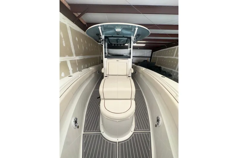  Yacht Photos Pics 2022 Sea Hunt Gamefish 30 Coffin Box boat interior, featuring sleek design and spacious seating.