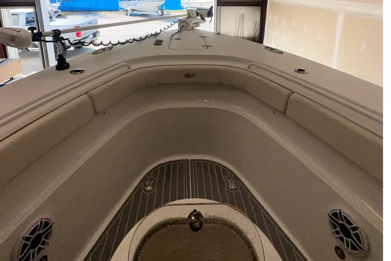  Yacht Photos Pics 2022 Sea Hunt Gamefish 30 Coffin Box boat interior, featuring spacious seating and modern design.