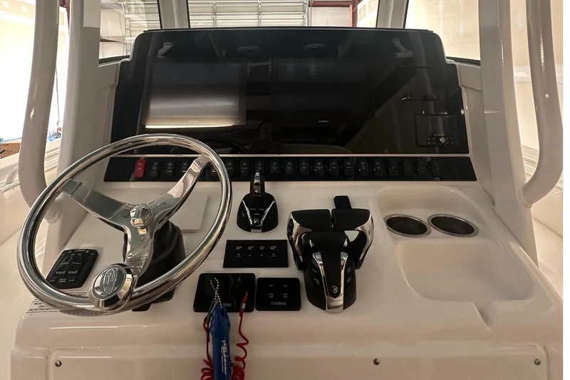  Yacht Photos Pics 2022 Sea Hunt Gamefish 30 Coffin Box helm with steering wheel and controls.