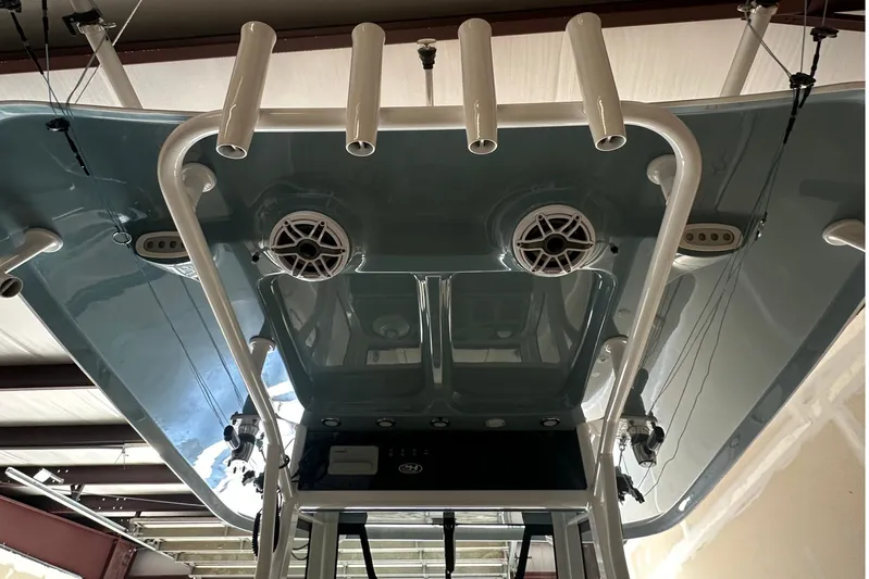  Yacht Photos Pics 2022 Sea Hunt Gamefish 30 Coffin Box boat, featuring rod holders and speakers.