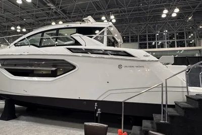 Cruisers Yachts 42 Cantius