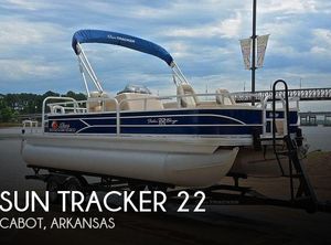 2021 Sun Tracker 22 DLX Fishin' Barge